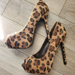 Fuzzy leopard platform shoes NWOT